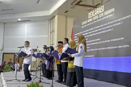 Surabaya Perkuat Perlindungan Anak di Era Digital, Gandeng Kampus hingga Aparat Penegak Hukum Pemkot Surabaya perkuat perlindungan anak di ruang digital dengan libatkan kampus, polisi, dan masyarakat hingga tingkat RW.