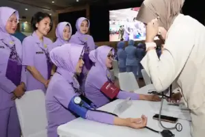 Donor Darah Serentak Wanita TNI Pecahkan Rekor MURI, Himpun Lebih dari 13 Ribu Kantong Darah Donor darah serentak Wanita TNI dan Dharma Pertiwi pecahkan rekor MURI dengan 13.068 kantong darah untuk kebutuhan nasional.