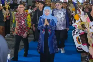 Khofifah Tutup LKS Dikmen Jatim 2026, Targetkan Juara Nasional dan Perkuat Talenta Unggul Gubernur Khofifah tutup LKS Dikmen Jatim 2026, dorong talenta unggul dan resmikan revitalisasi 50 sekolah di Surabaya-Sidoarjo.