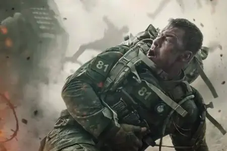Alan Ritchson dalam War Machine (2026)