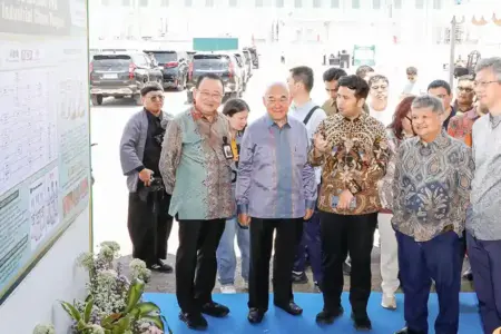 Investasi Rp5,4 triliun di KEK JIIPE Gresik dorong hilirisasi industri kimia, serap 1.000 tenaga kerja, dan perkuat ekonomi Jawa Timur.
