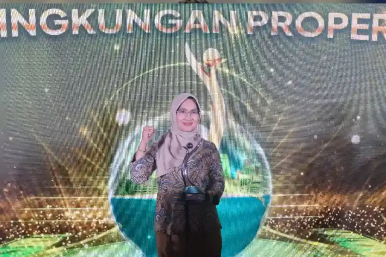 Phapros Kembali Raih PROPER Hijau 2025, Bukti Komitmen Lingkungan dan Kinerja Berkelanjutan Phapros kembali meraih PROPER Hijau 2025 berkat inovasi efisiensi energi, pengelolaan limbah, dan komitmen keberlanjutan.