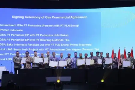 PHE menandatangani dua PJBG strategis untuk mendukung produksi migas nasional dan menjamin pasokan energi industri di Indonesia.
