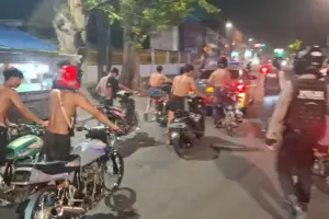 Patroli Pleton Siaga Polres Pasuruan Kota Sita 14 Motor Diduga Balap Liar dan Miras Siap Edar Polres Pasuruan Kota mengamankan 14 motor diduga balap liar dan miras saat patroli Pleton Siaga di sejumlah titik rawan gangguan kamtibmas.