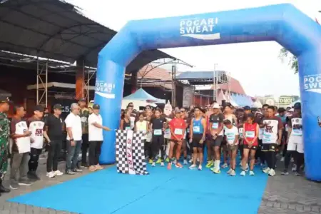 Sebanyak 1.200 peserta meramaikan Majapahit Heritage Fun Run 2026 dalam rangka Hari Jadi ke-733 Kabupaten Mojokerto di Wisata Desa BMJ Dlanggu.