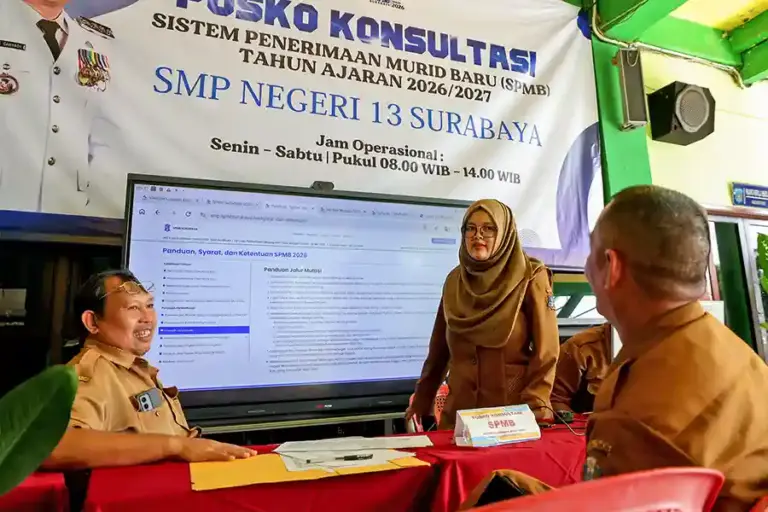 SPMB SMP Surabaya 2026 Masuk Tahap Validasi Data, Dispendik Pastikan Seleksi Transparan dan Akuntabel SPMB SMP Surabaya 2026 masih dalam tahap validasi data hingga 15 Juni. Dispendik memastikan proses seleksi berjalan transparan, objektif, dan akuntabel.