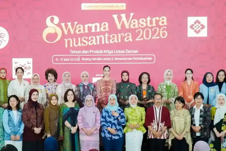 Kemenperin Perkuat Daya Saing Wastra Nusantara, Ekspor Kriya Tumbuh dan Pasar Global Kian Terbuka Kemenperin dan Dekranas dorong daya saing wastra Nusantara. Ekspor industri kriya tumbuh 4,08 persen pada Triwulan I 2026.